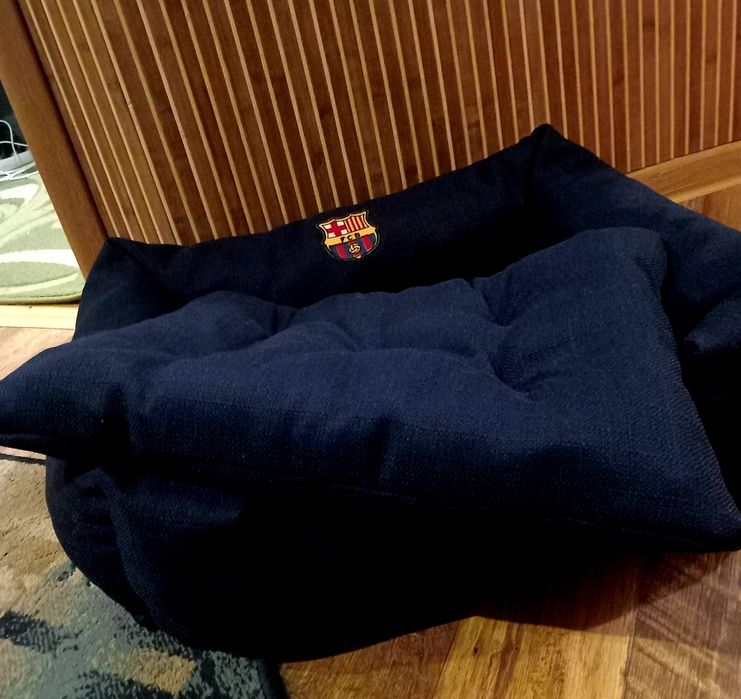 Лежак для невеликих собак