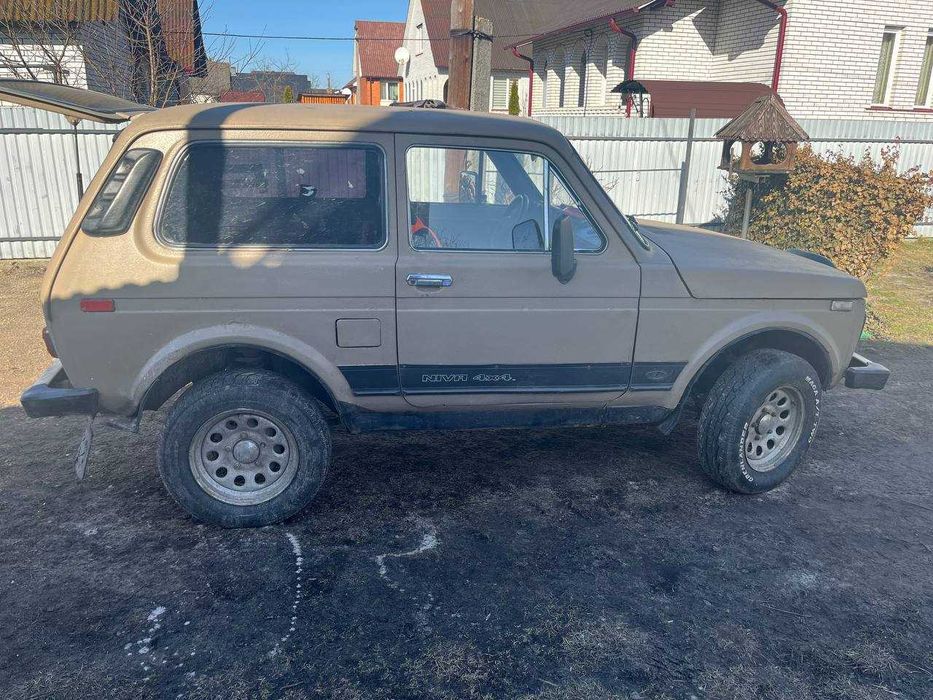 Автомобіль ВАЗ 2121 НИВА