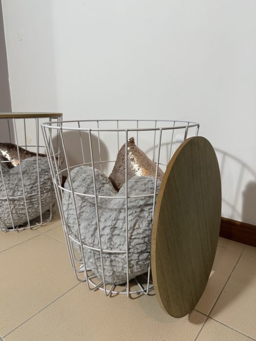 Par de mesas cesto metal branco + tampo madeira - 40 cm x 42 cm
