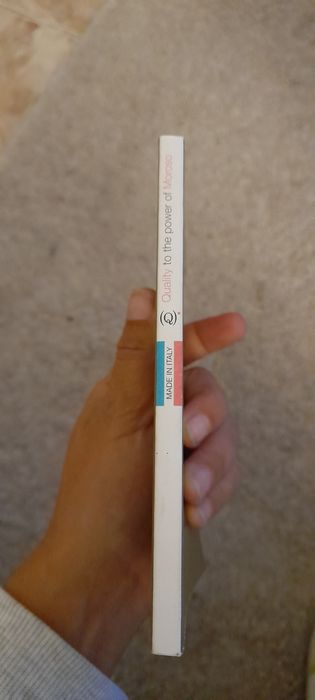 Mini livro com a história da marca Moroso