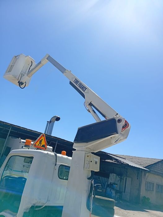 Nissan cabstar Naquel de grua elevatória