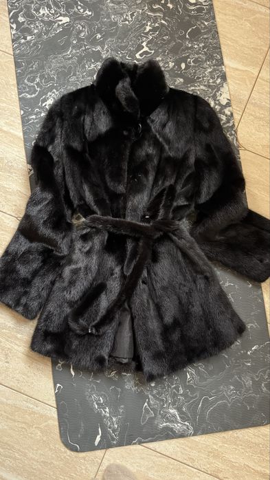 Норкова шуба чорна у гарному стані