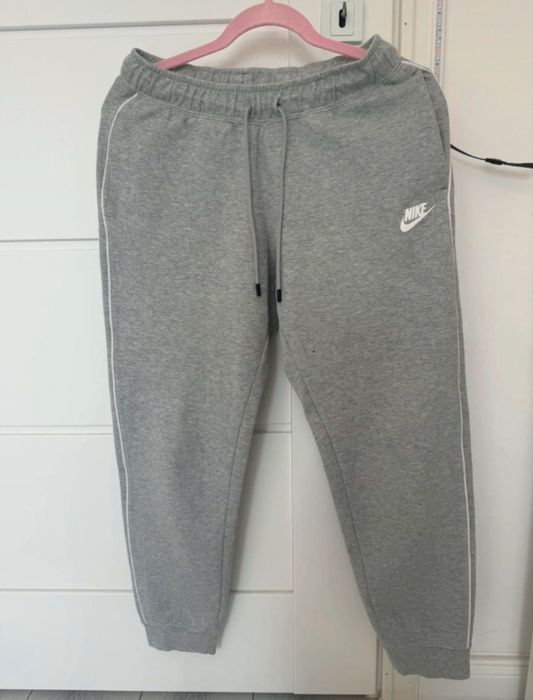 Szare dresy Nike