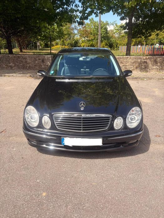 Mercedes-Benz Avantgarde E 220 CDI Automático | 2006 | Preto | 280.000 km | Muito estimado