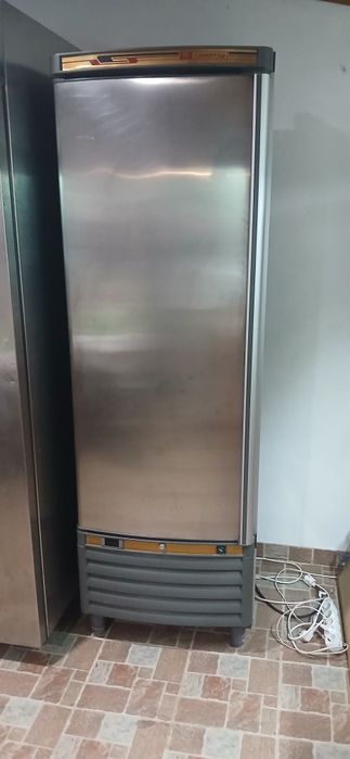Entrega 2 Frigorificos inox para restauração  a funcionar, ler descrição do anúncio.