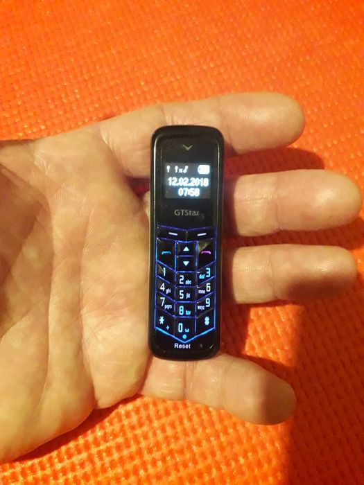 Продам мини телефончик.