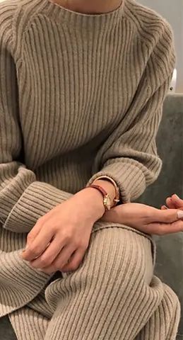 Костюм жіночий MANGO,р S-M, мода трикотаж, теплиї