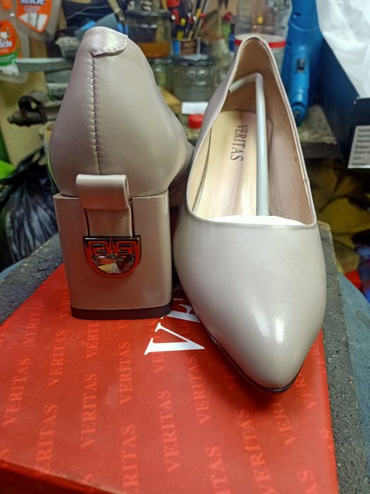 Шкіряні жіночі туфлі