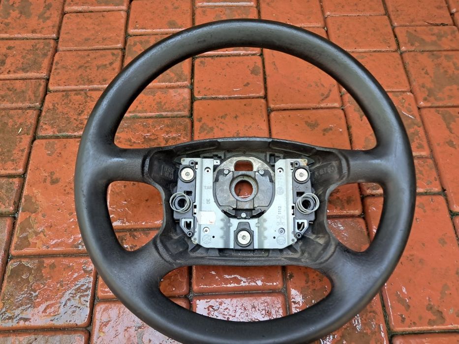 Руль Шкода Фольксваген А5 Тур Суперб Golf Пассат Джетта Т4 Т5