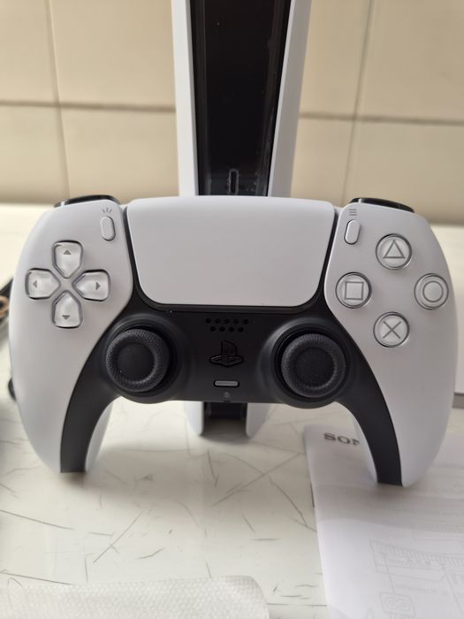 Ps5 slim Digital  + Comando  - Pode ser testada  !!