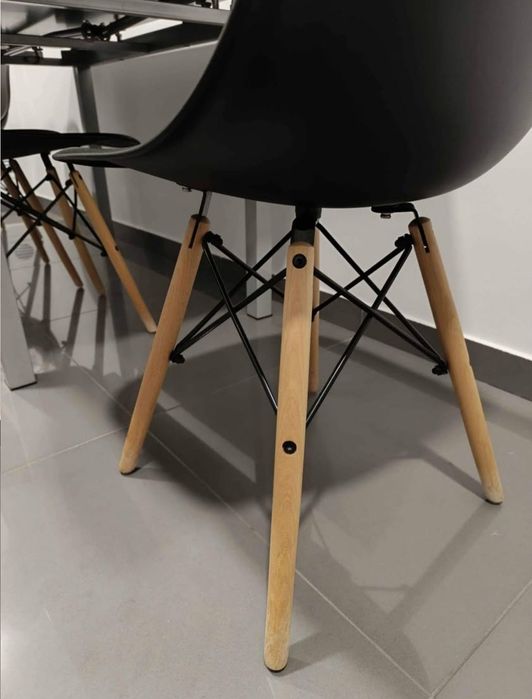 Conjunto de mesa e cadeiras