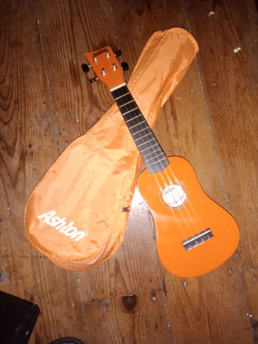 ukulele Ashton ,cor de laranja