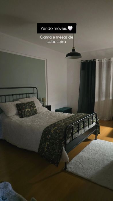 Cama de casal mais 2 mesas de cabeceira