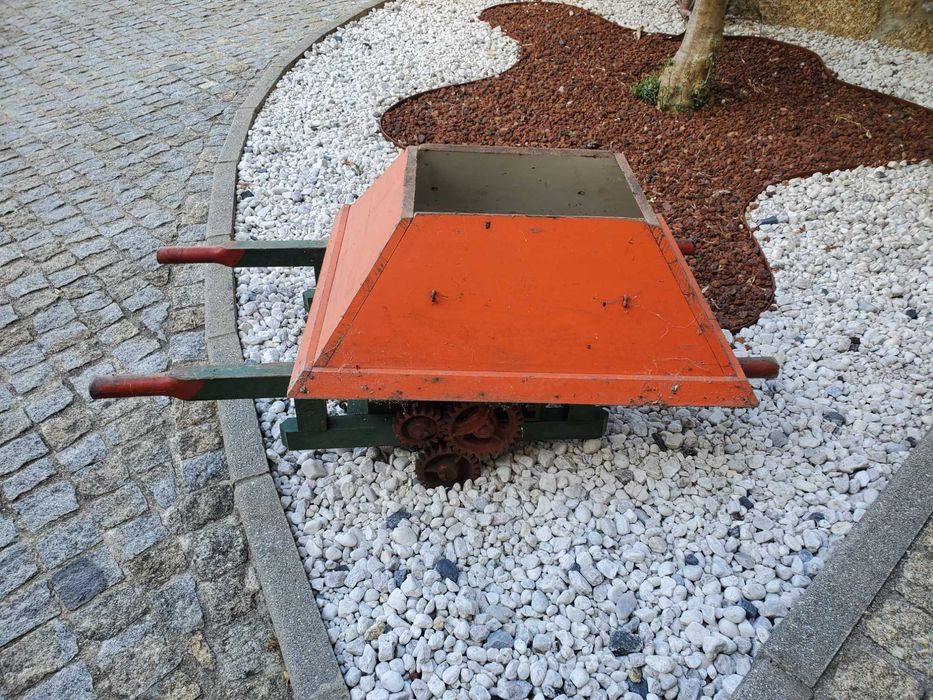 Prensa e Relador de uvas com motor