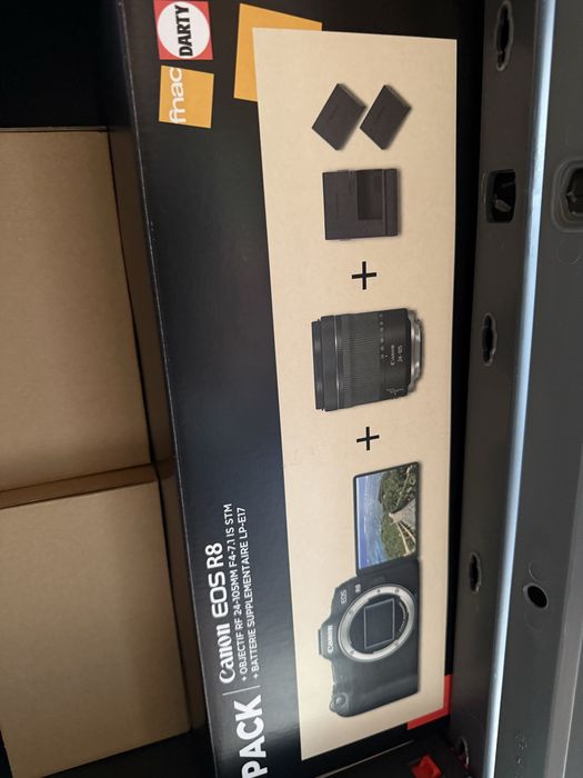Canon R8 + 24-105