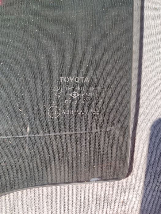 Стекло RAV 4 заднее левое