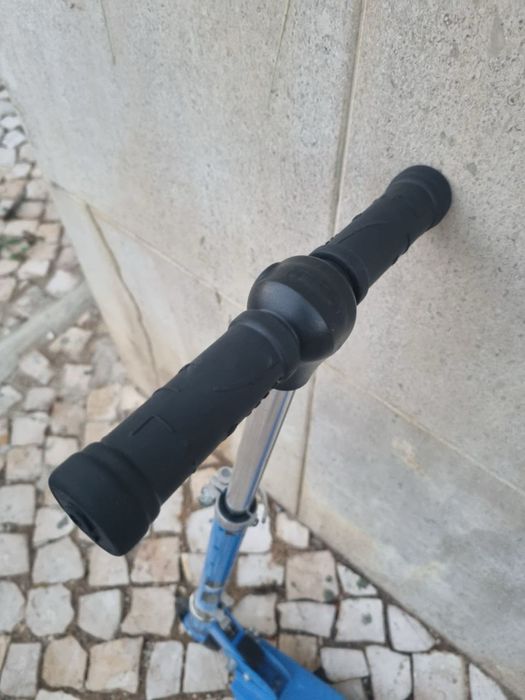 Trotinete Infantil Dobrável com Luz de Fundo – Excelente Estado!