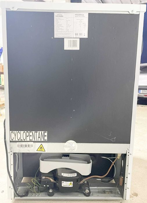 FRIGORÍFICO ELECTRONIA HS147RN III Altura 84,5 cm, Capacidade 113 Lt