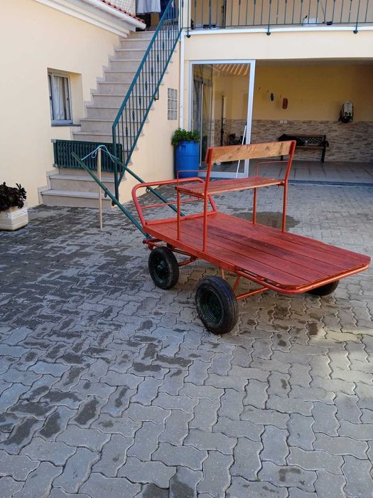 Vendo carroça de 4 rodas