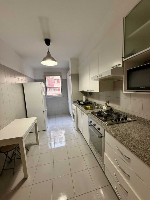 Arrendo T1 Mobilado e equipado c/ Garagem + Segurança 24h – Alto do Lumiar, Lisboa