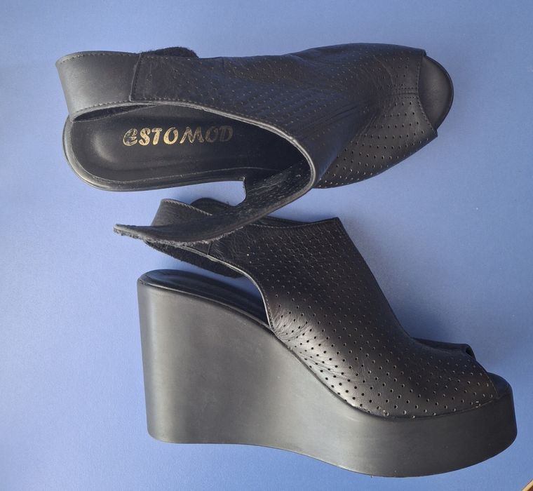 Женские туфли на танкетке