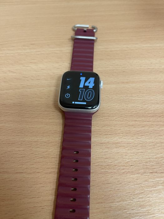 Apple watch 4 44mm + 5 ремішків
