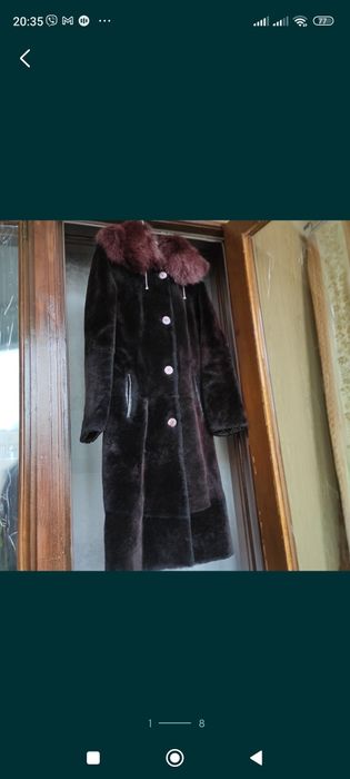 Мутоновая шуба с капюшоном и воротником из песца