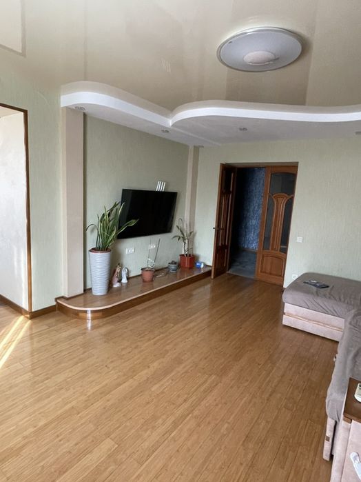 Свободна .Сдам 120 м.кв квартиру в самом Центре города