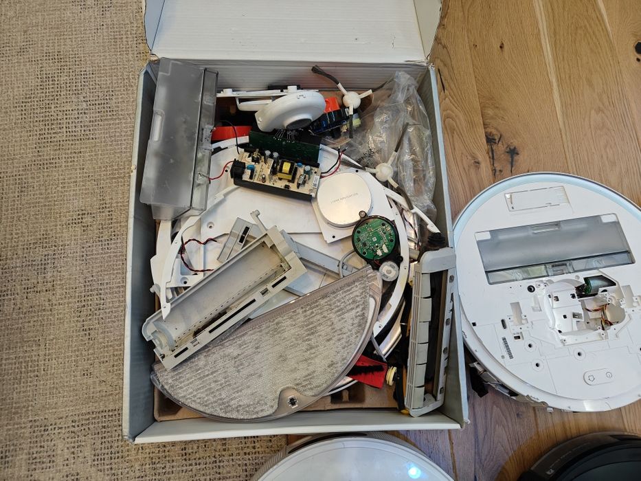 Uszkodzone Roboty Sprzątające Rovorock Dreame Deebot L10s Ultra S6