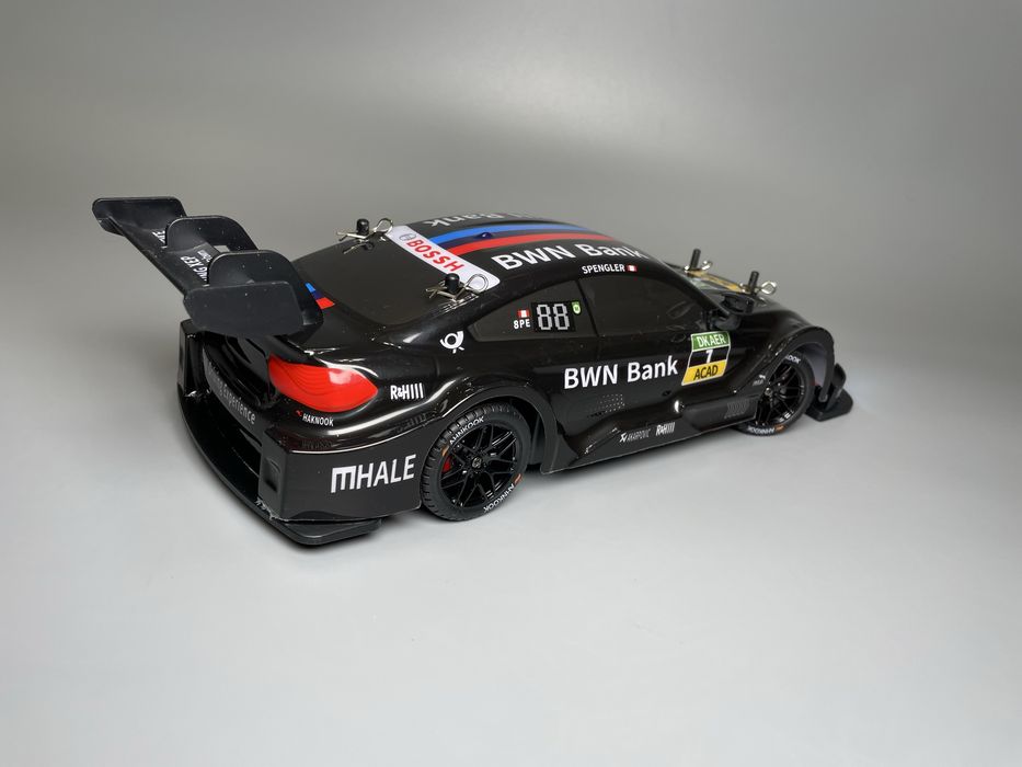 Радиоуправляемая дрифт машинка на радиоуправлении BMW M4 на пульте управления Радіокерована на радіокеруванні радіоуправлінні на пульті керування БМВ