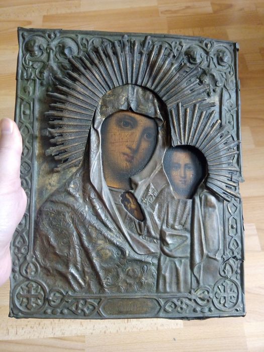 Икона старая, в окладе. Казанская.