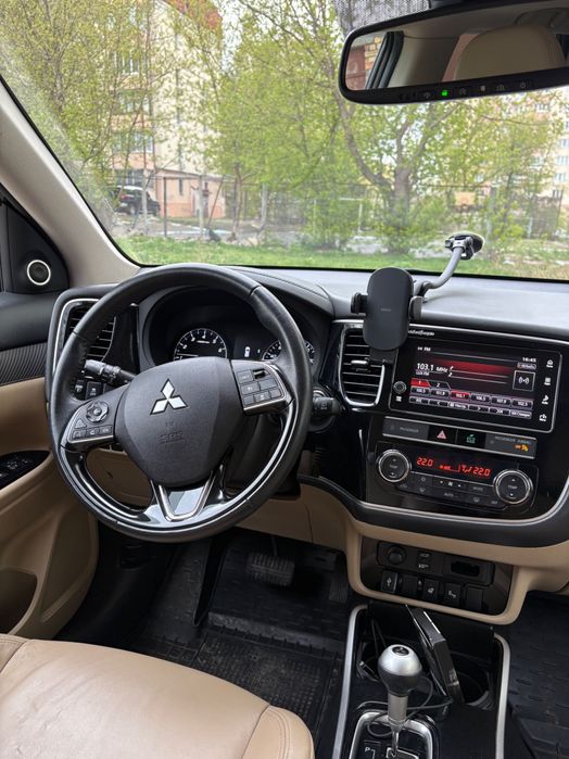 Mitsubishi Outlander 2019