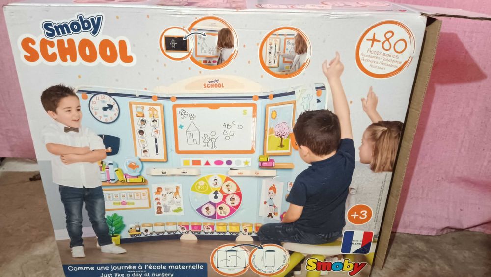 Quadro escola com várias atividades