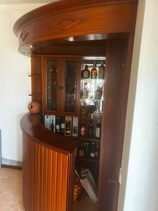 Bar em Mogno - para venda