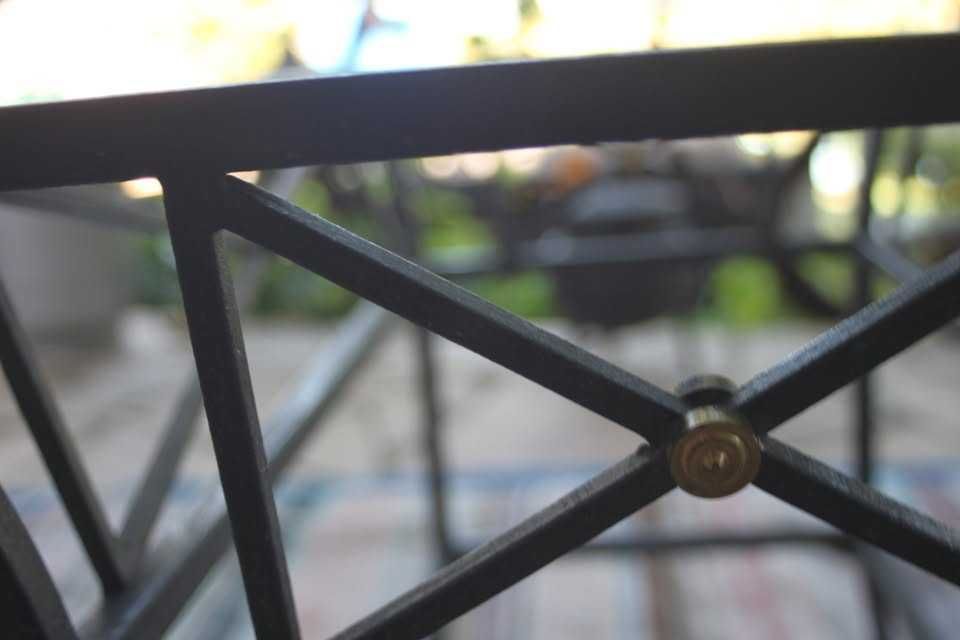 Mesa de centro em ferro com 2 vidros