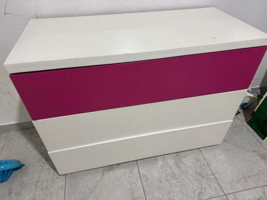 Cómoda/ móvel de arrumação