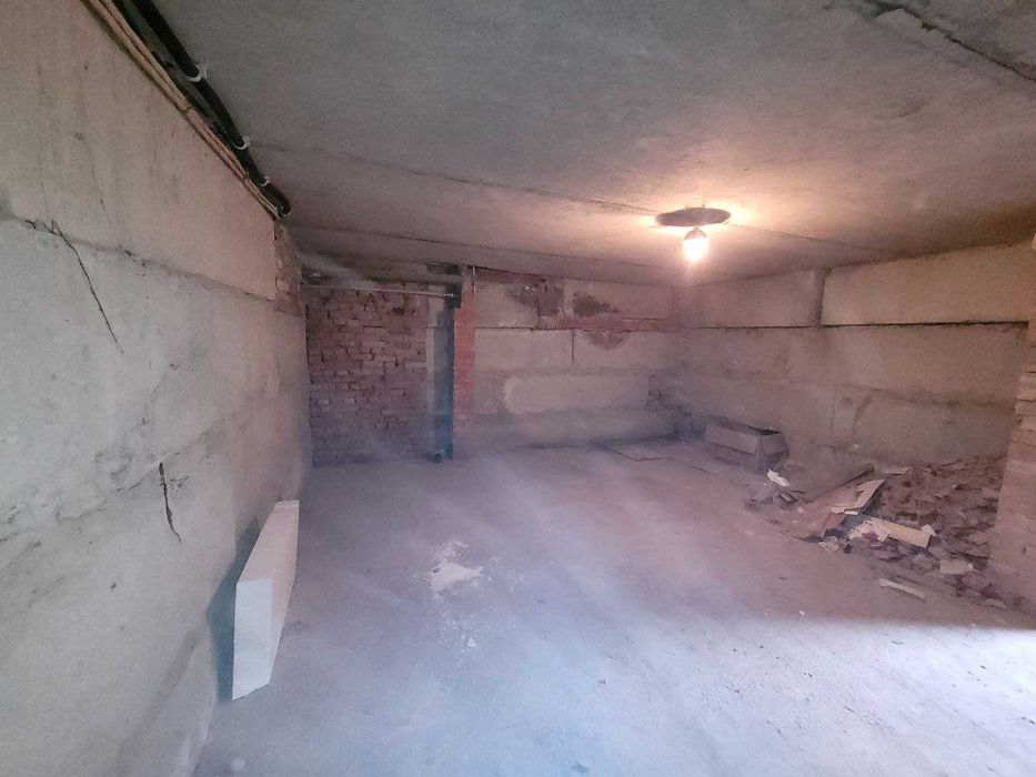 Продам підвальне приміщення вул. Вишневського_M