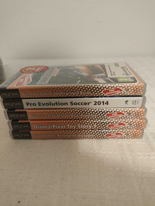 Consola PSP como nova + bolsa + carregador + 15 jogos