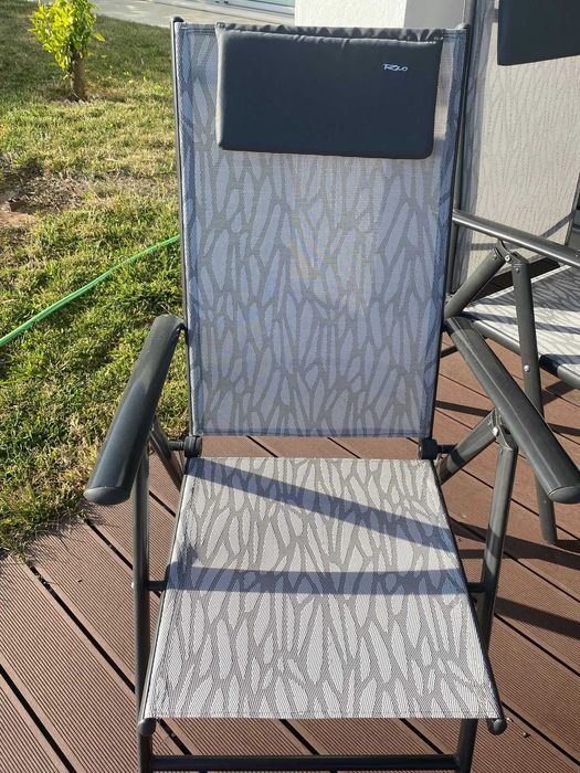 Conjunto mesa, 6 cadeiras e chapéu de sol