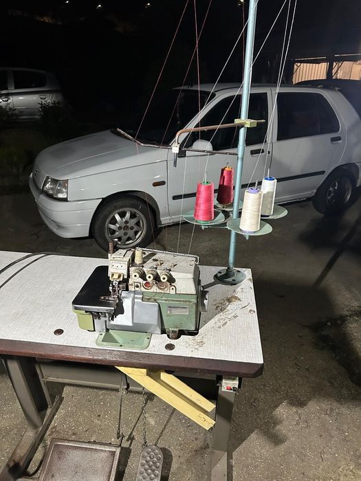 Maquina de custura corte e cose