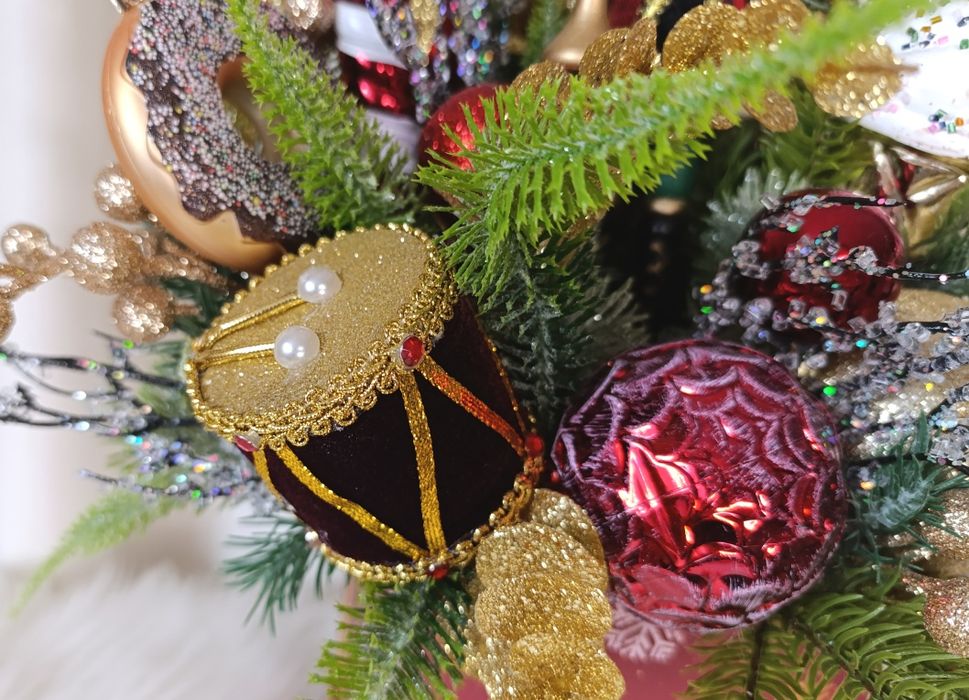 Dekoracja świąteczna. Dziadek do orzechów. Stroik świąteczny na stół.