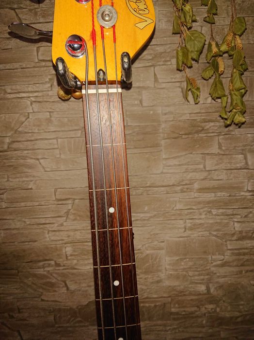 Gitara basowa vintage fretless
