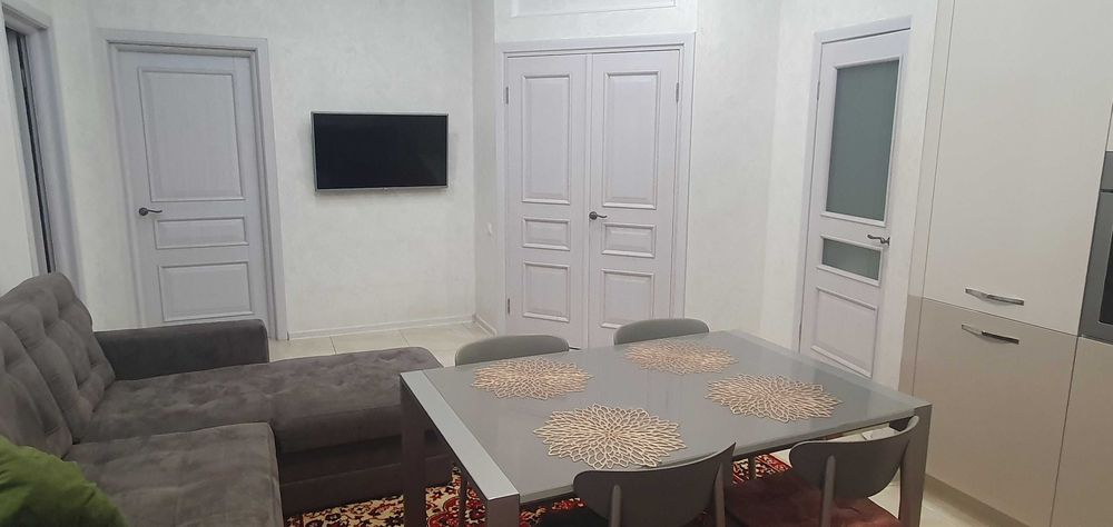 Центр Продам трехкомнатную квартиру    в новом кирпичном доме ЛД