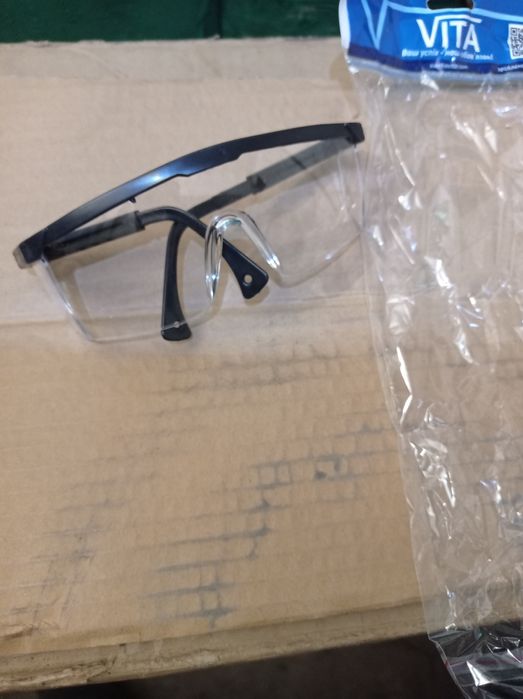 Продам защитные очки три пары очки новые не использовались