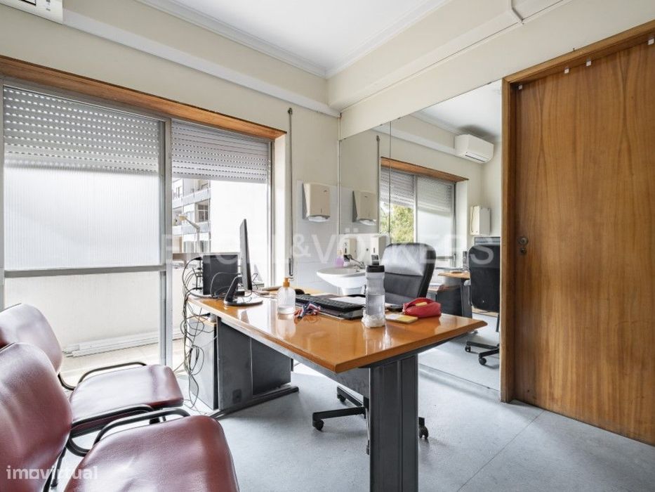 Excelente Espaço Comercial para Arrendar Centro de Almada