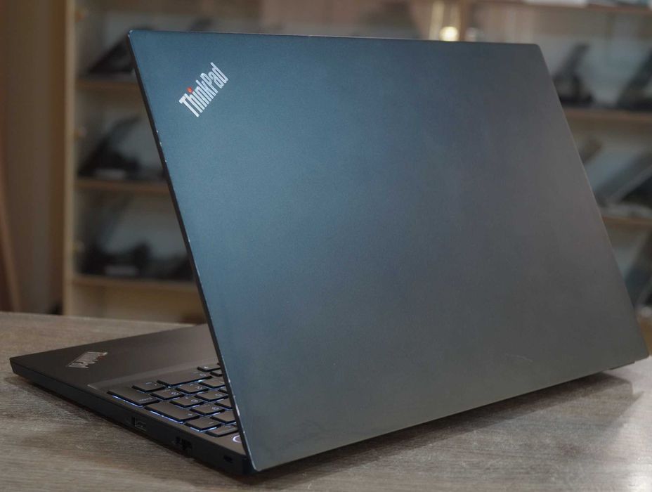 ГАРАНТІЯ Lenovo ThinkPad E15 (IPS/Core i7-10510U/RAM 8ГБ DDR4/SSD 256ГБ/Radeon RX 640 2ГБ)TVOYO