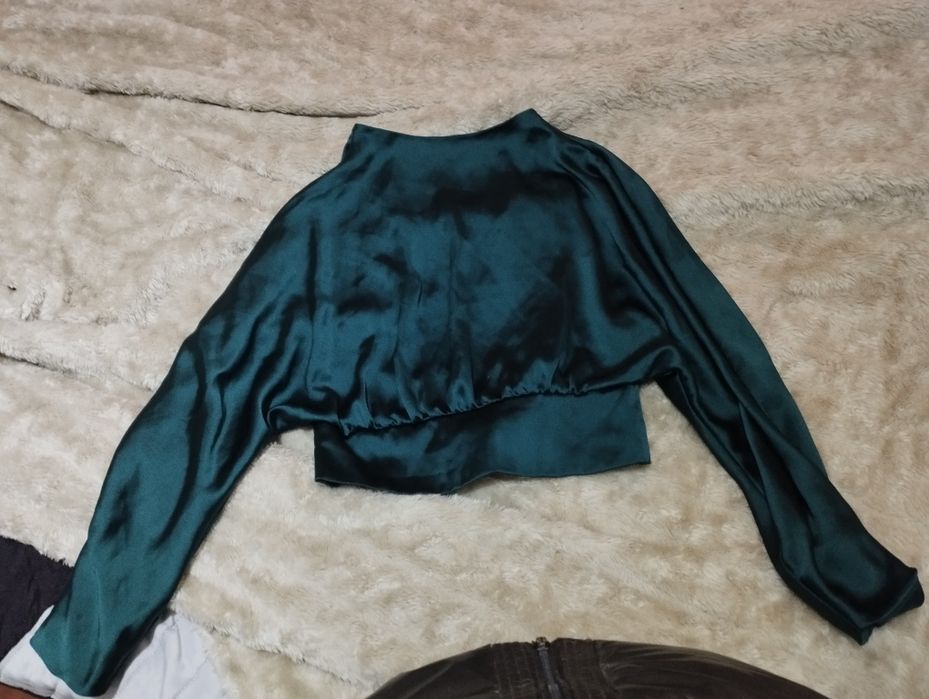 Blusa cetim verde esmeralda Zara nova