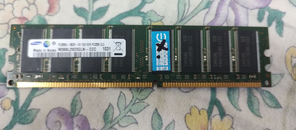 Оперативна пам'ять від   Samsung та Transcend (старі)