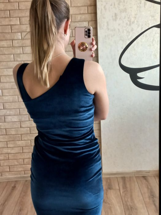 Сукня темно-синього кольору