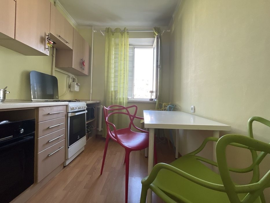 Сдам 3-комн квартиру Газ.Таирова Ак.Королева, 75.
В доме газ ! 
Три раздельные комнаты